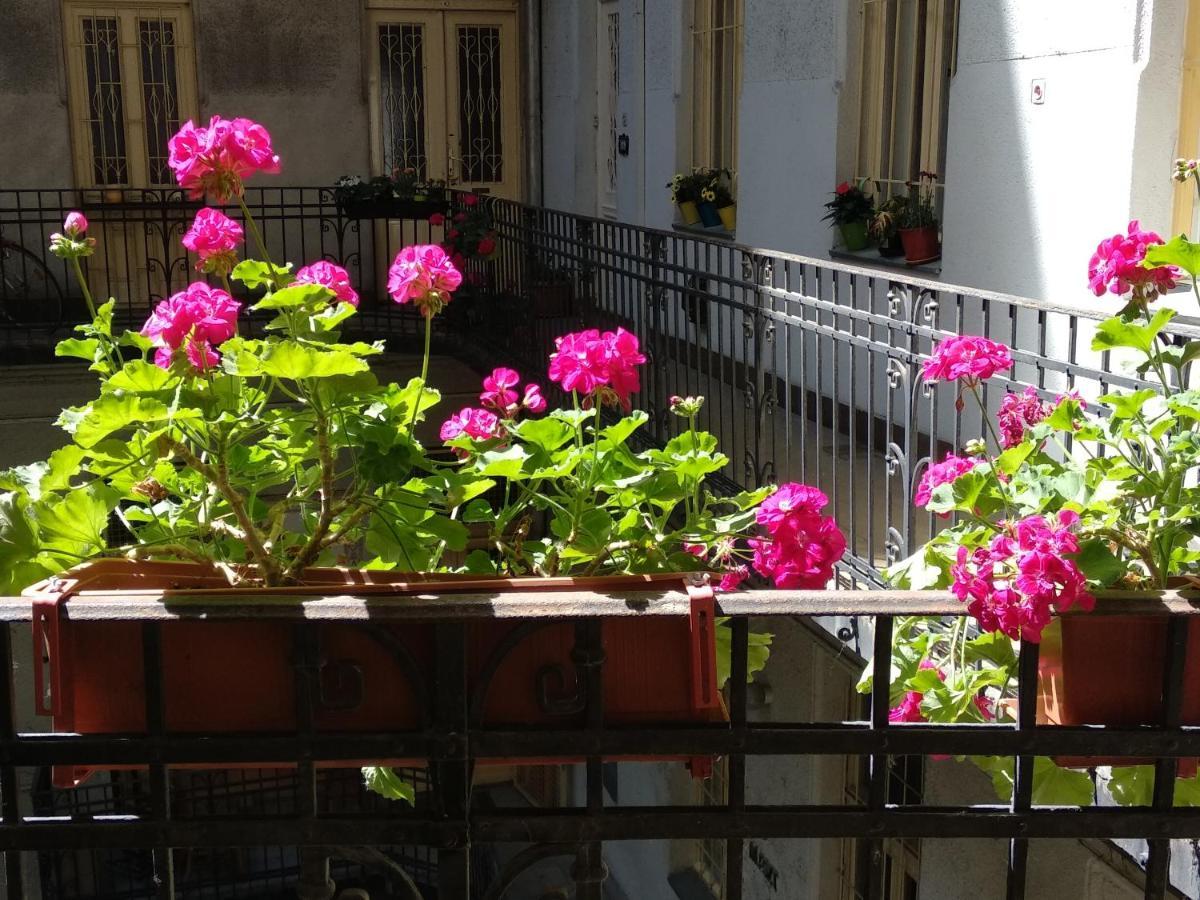 A Quiet Studio In The Heart Of The City Budapest Exterior foto